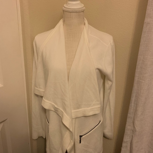 Chico’s Off White Cardigan Zipper pockets detail Size 1 Soft Cozy lightweight - Picture 5 of 5